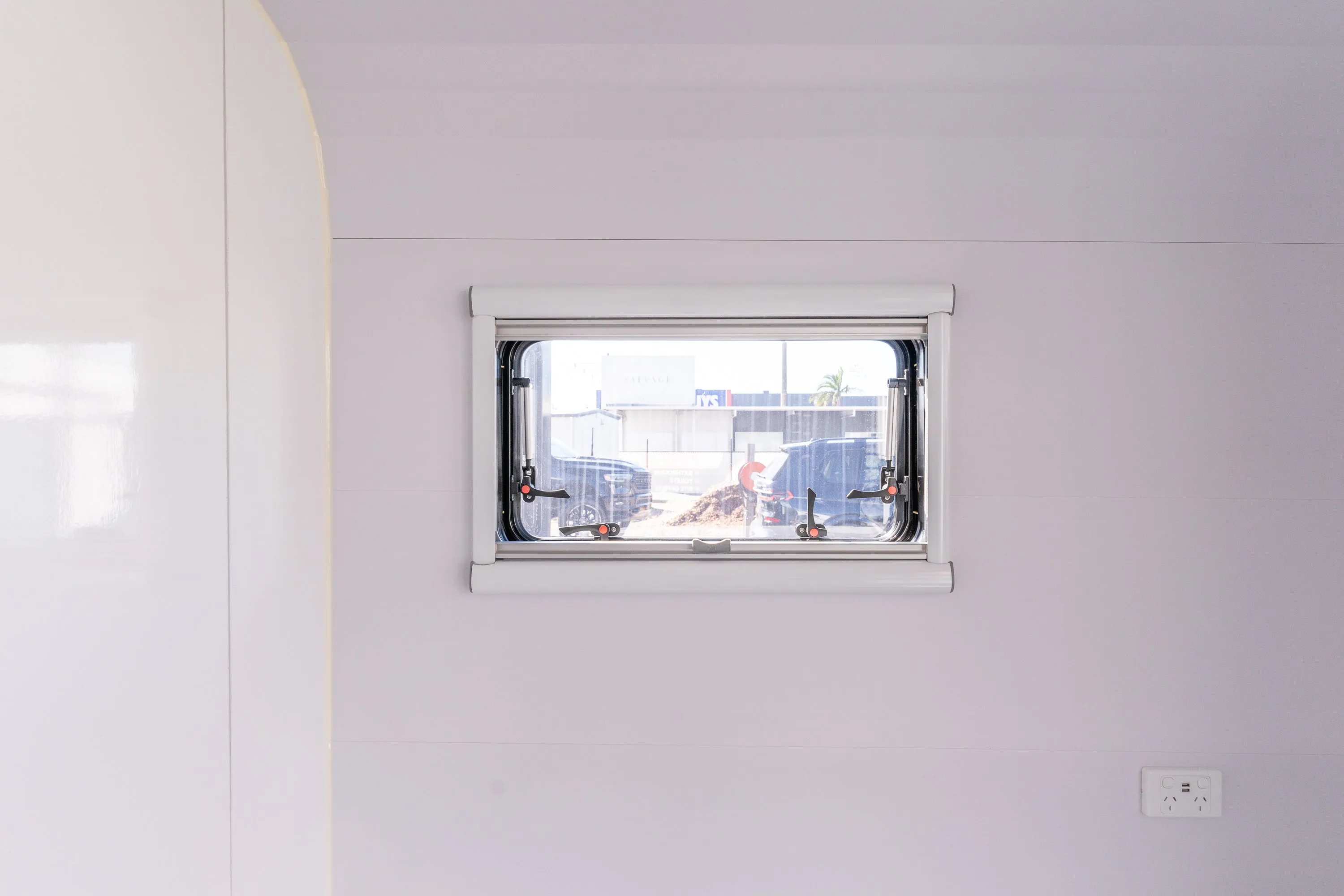 4m Spacee Lite Office With Pop-Out Bed & Bathroom