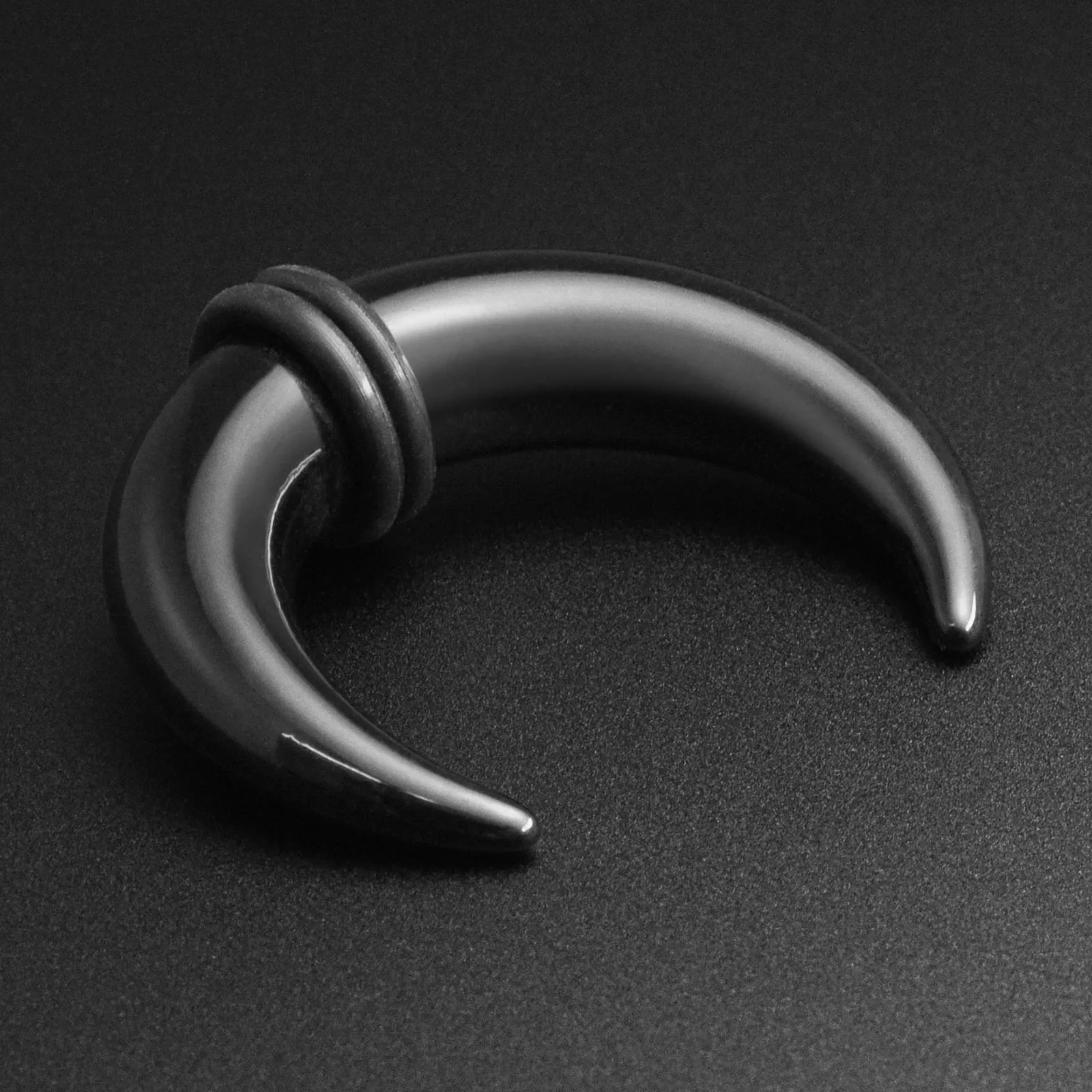 Black Acrylic Pincher