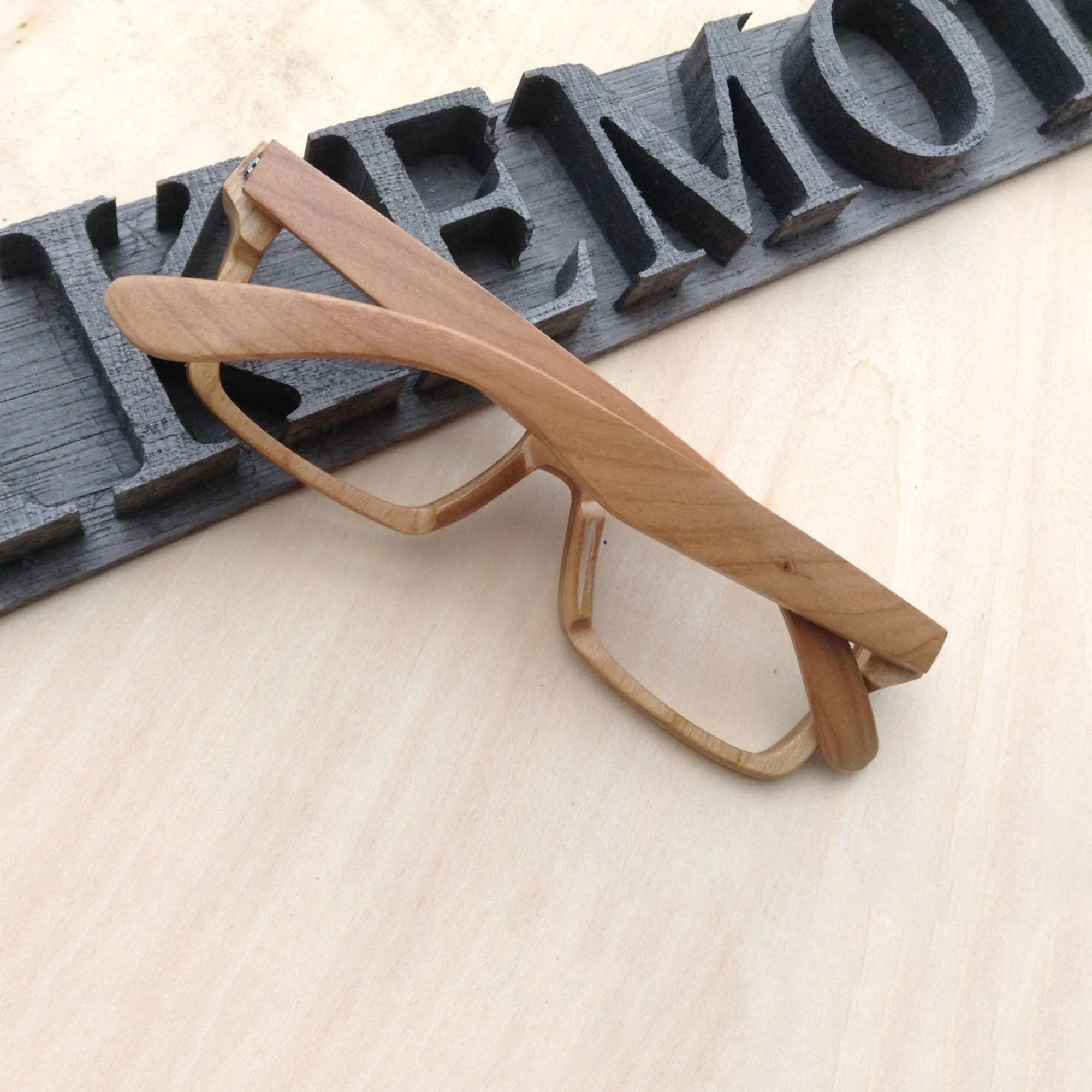 cherry wood KNIGHT
